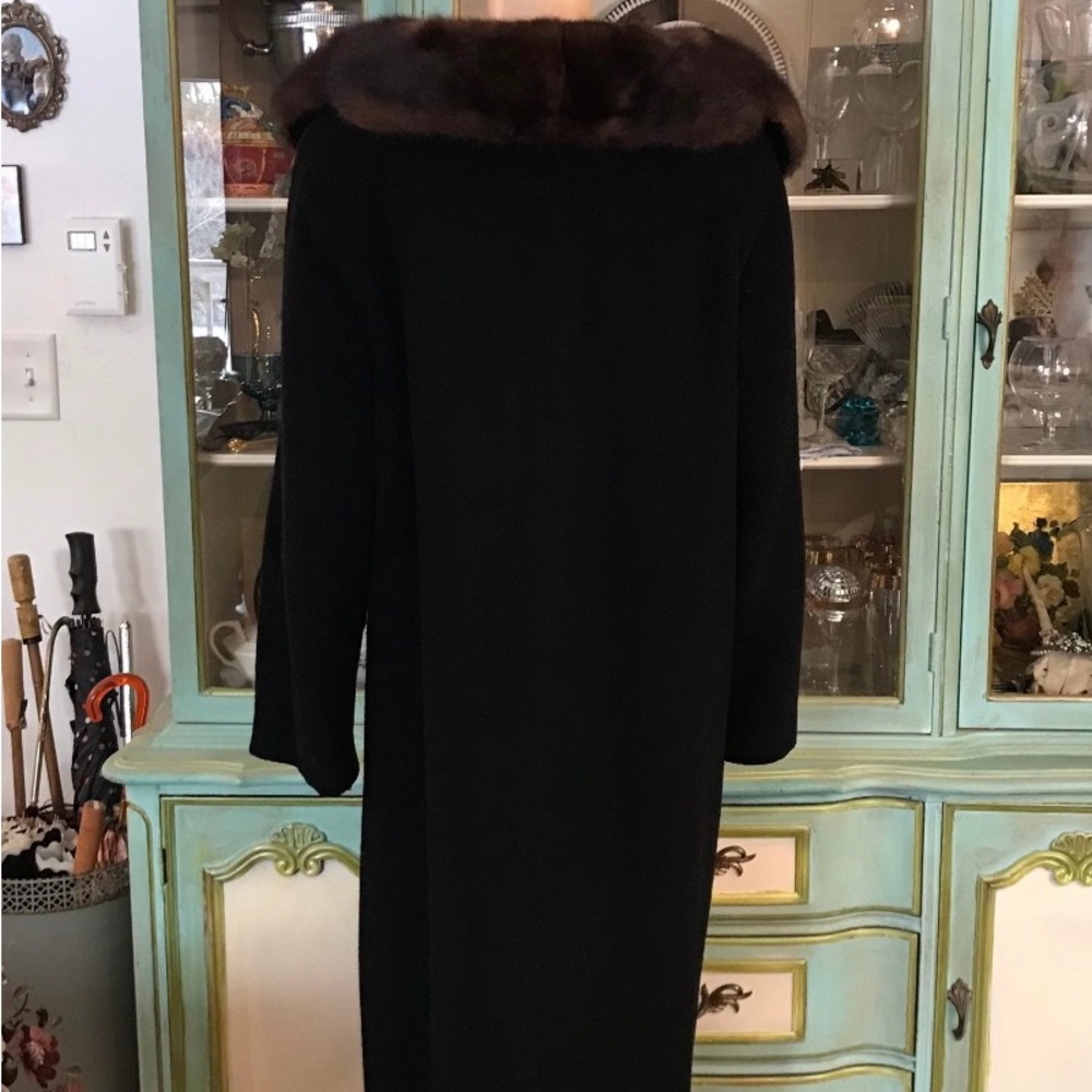 Vintage fur collar coat. Not perfect. - Picture 7 of 7